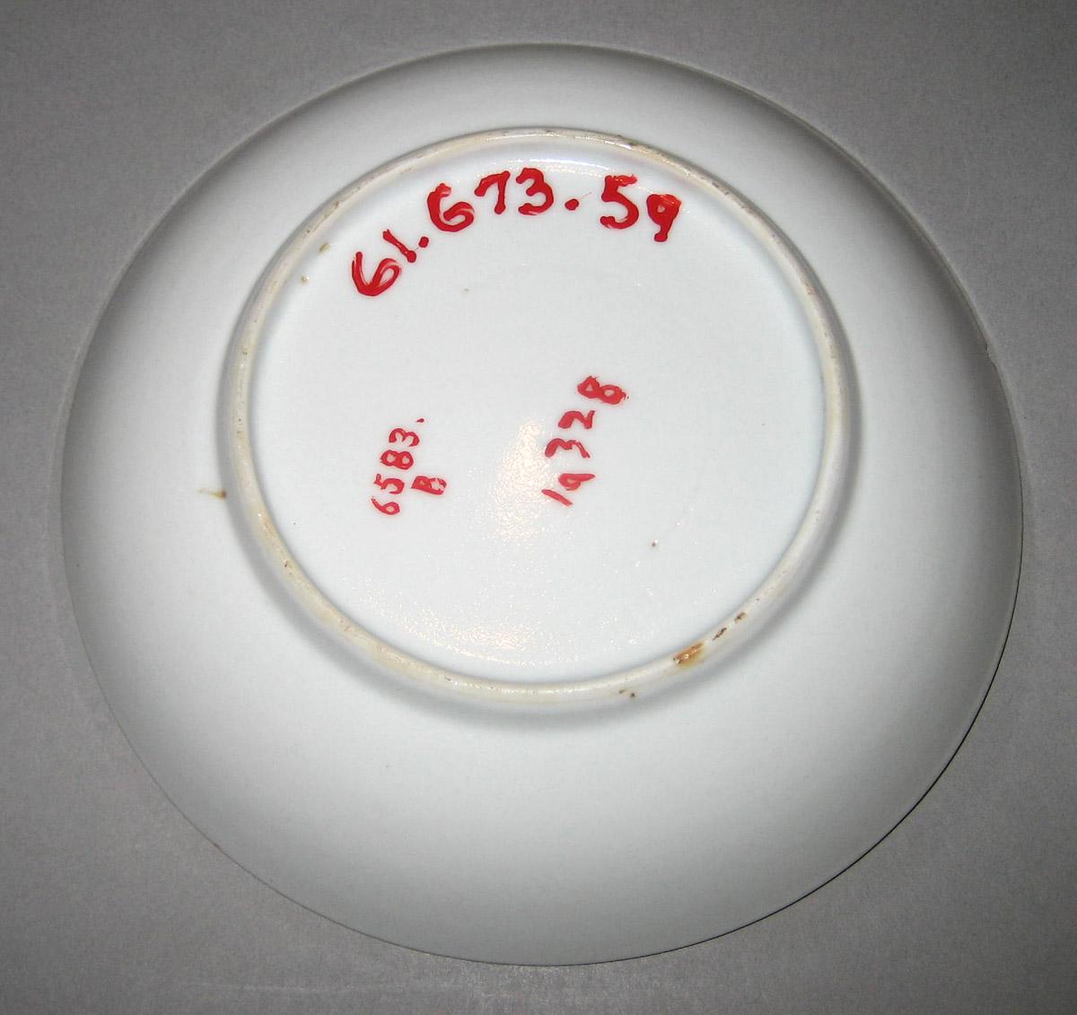 1961.0673.059 Saucer underside