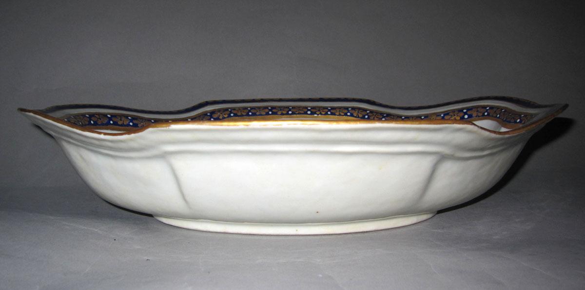 1961.0678.001 Porcelain vegetable dish