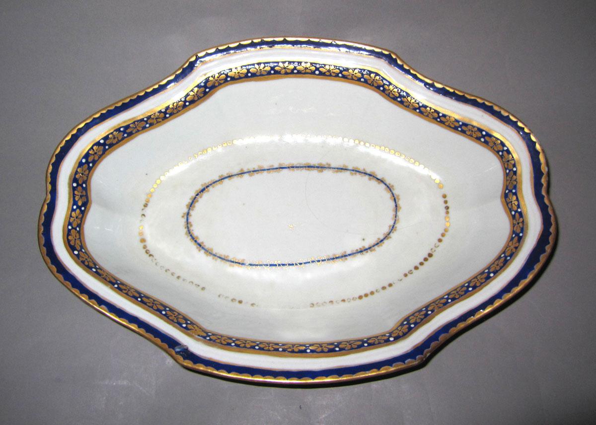 1961.0678.001 Porcelain vegetable dish top