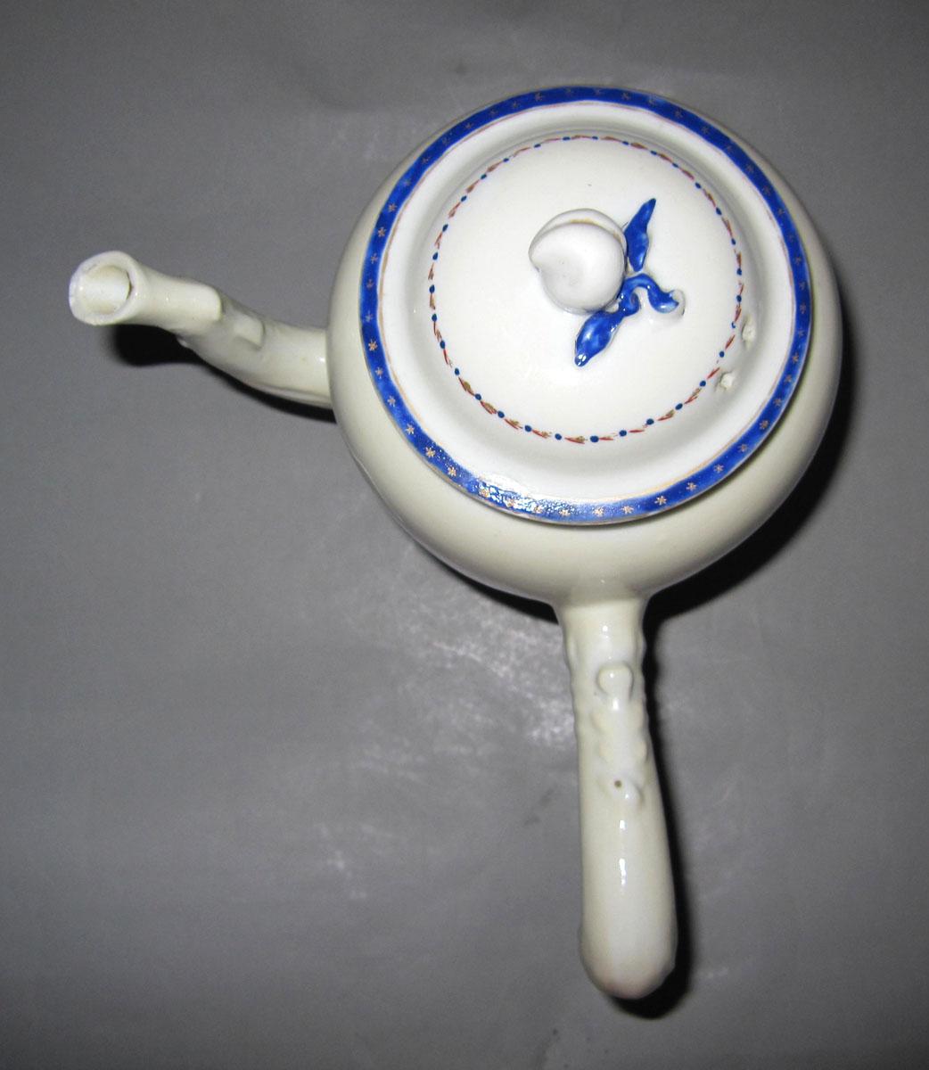 1961.0681 A,B Porcelain chocolate pot top