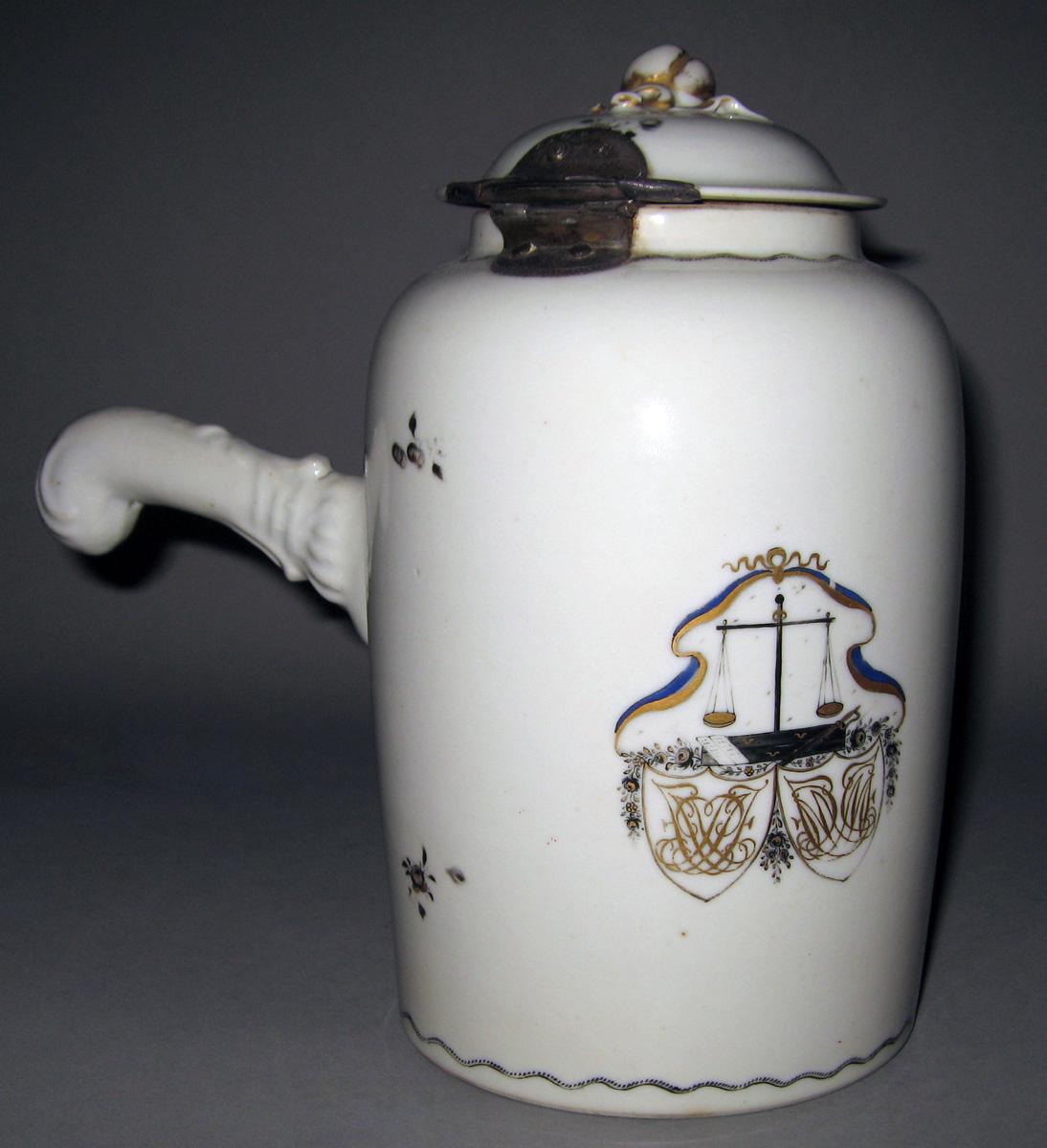 1961.0682 Porcelain Pot view 2