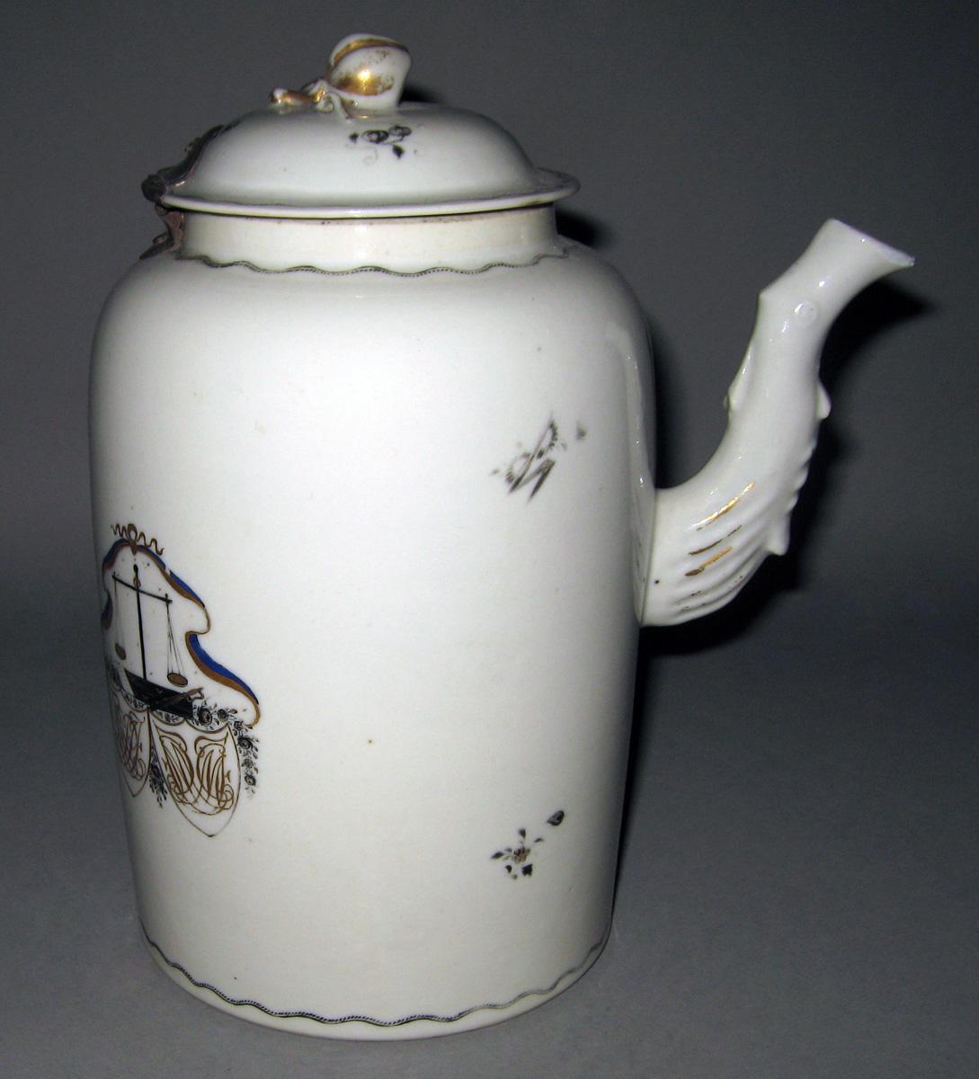 1961.0682 Porcelain Pot view 3