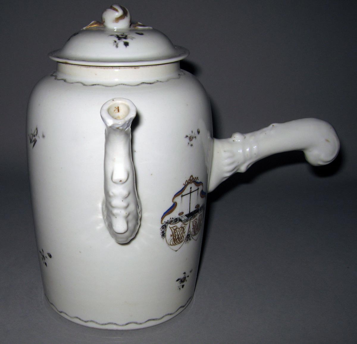 1961.0682 Porcelain Pot view 4