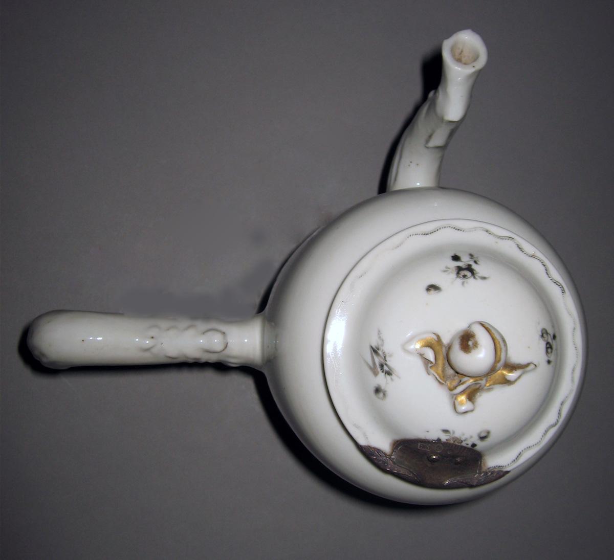 1961.0682 Porcelain Pot top