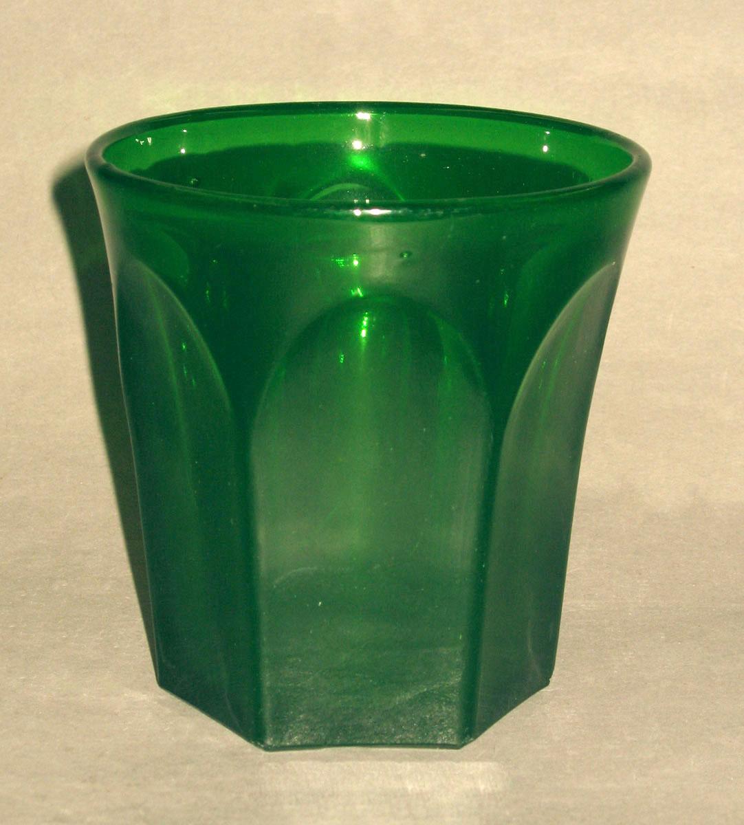 1961.0684.001 Glass tumbler