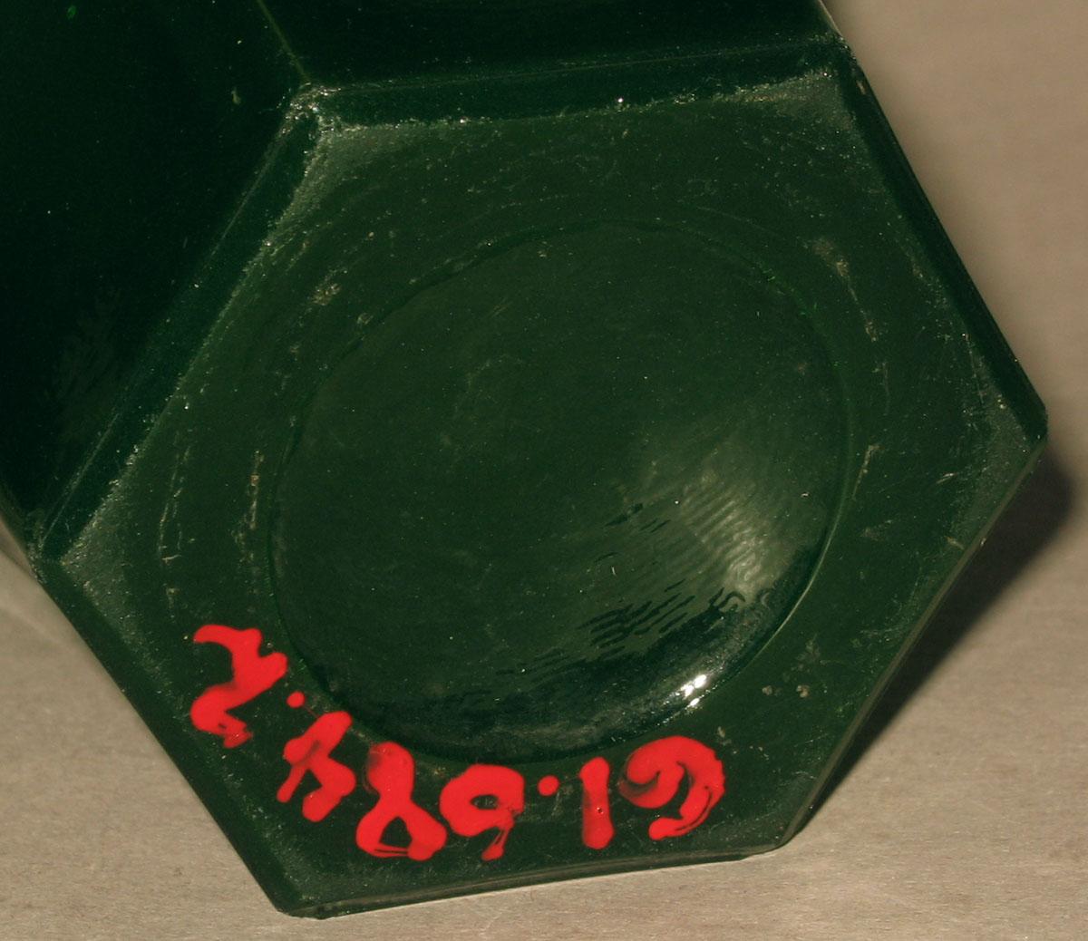 1961.0684.002 Glass tumbler (underside)
