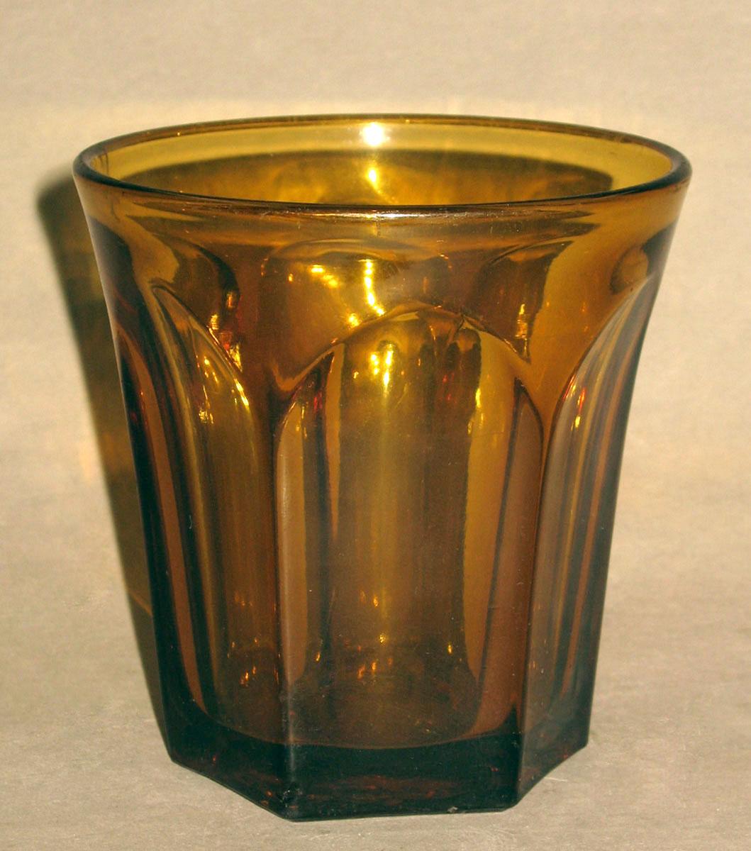 1961.0685.002 Glass tumbler