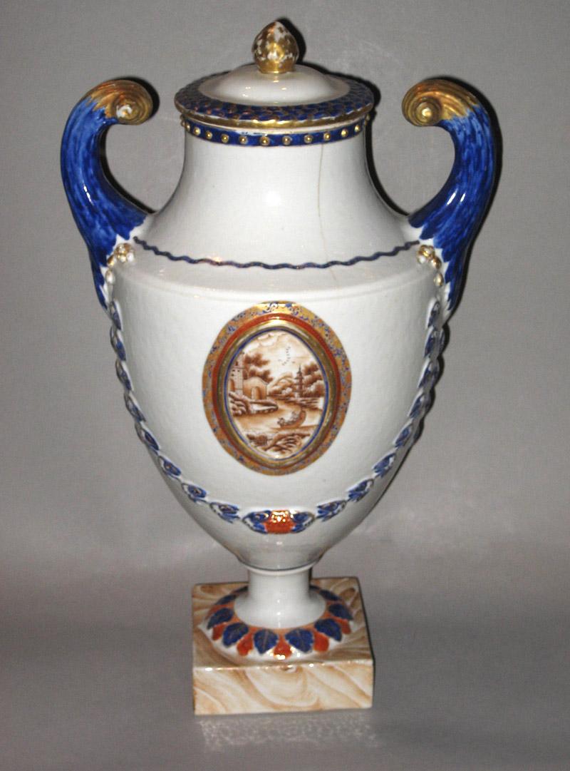 1961.0687.001 Urn
