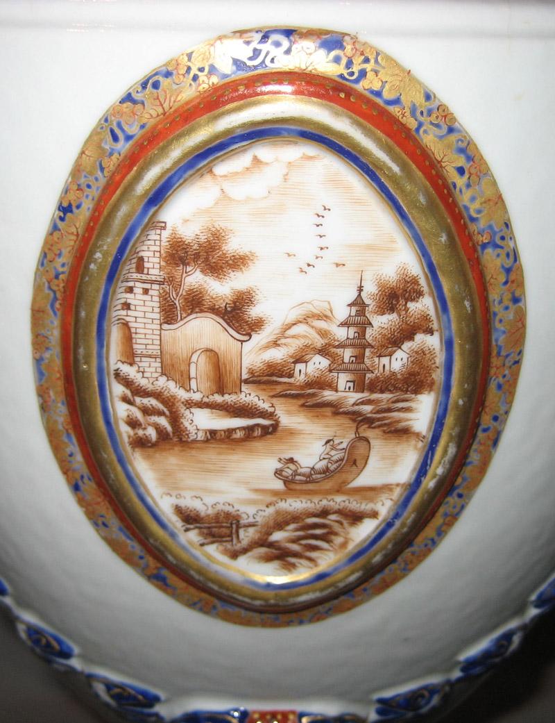 1961.0687.001 Urn detail