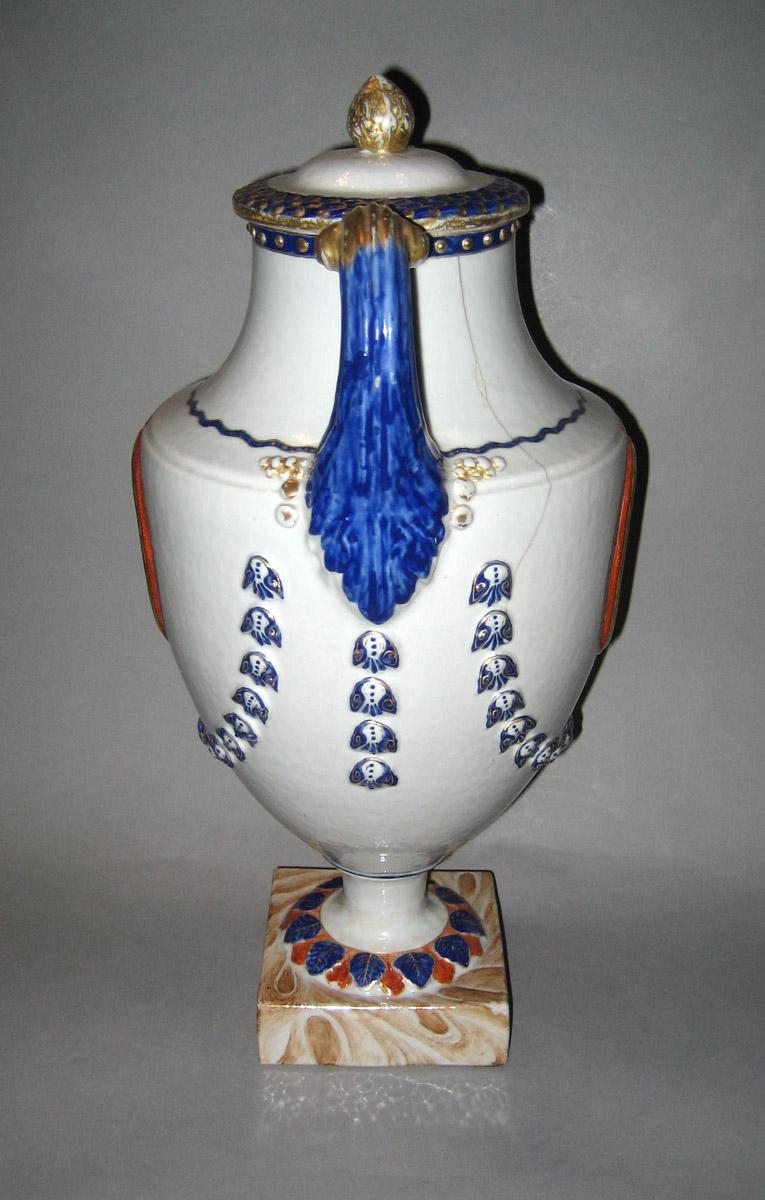 1961.0687.002 Urn side