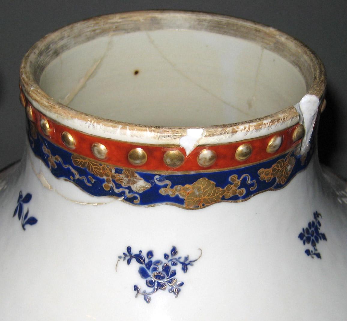 1961.0688.002 A, B Porcelain Urn and Cover detail rim