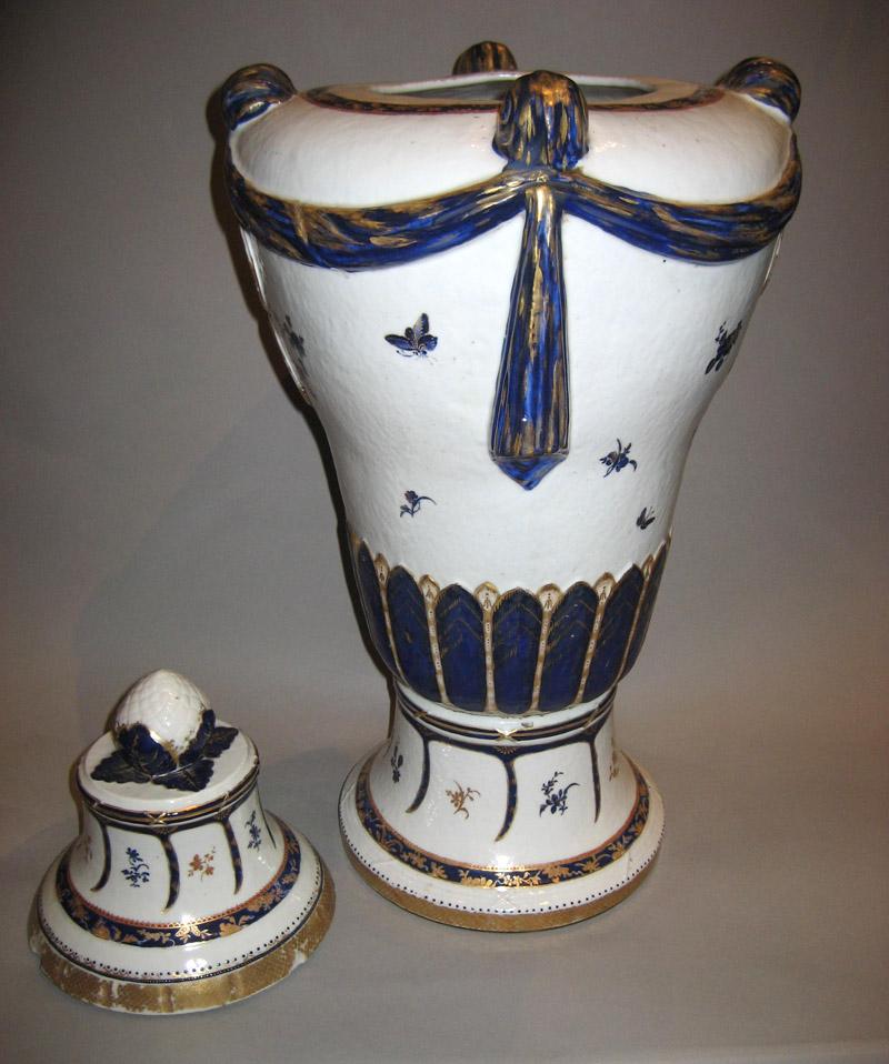 1961.0689 A, B Porcelain Urn and cover side