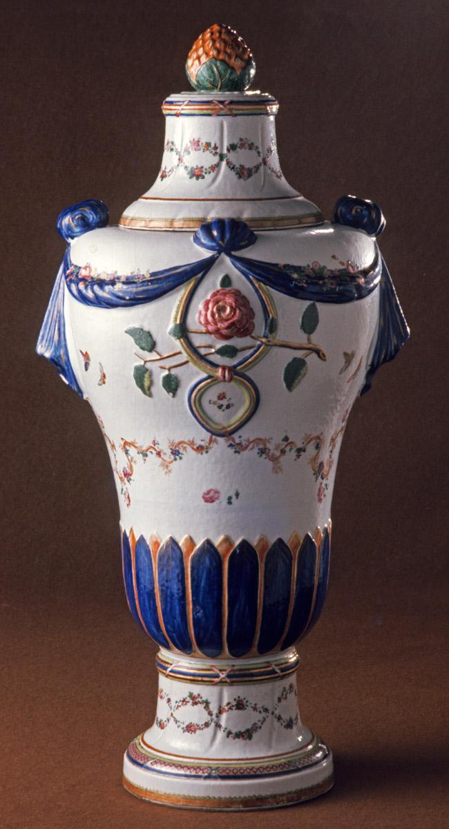 1961.0692.001 A, B Urn and cover, view 2