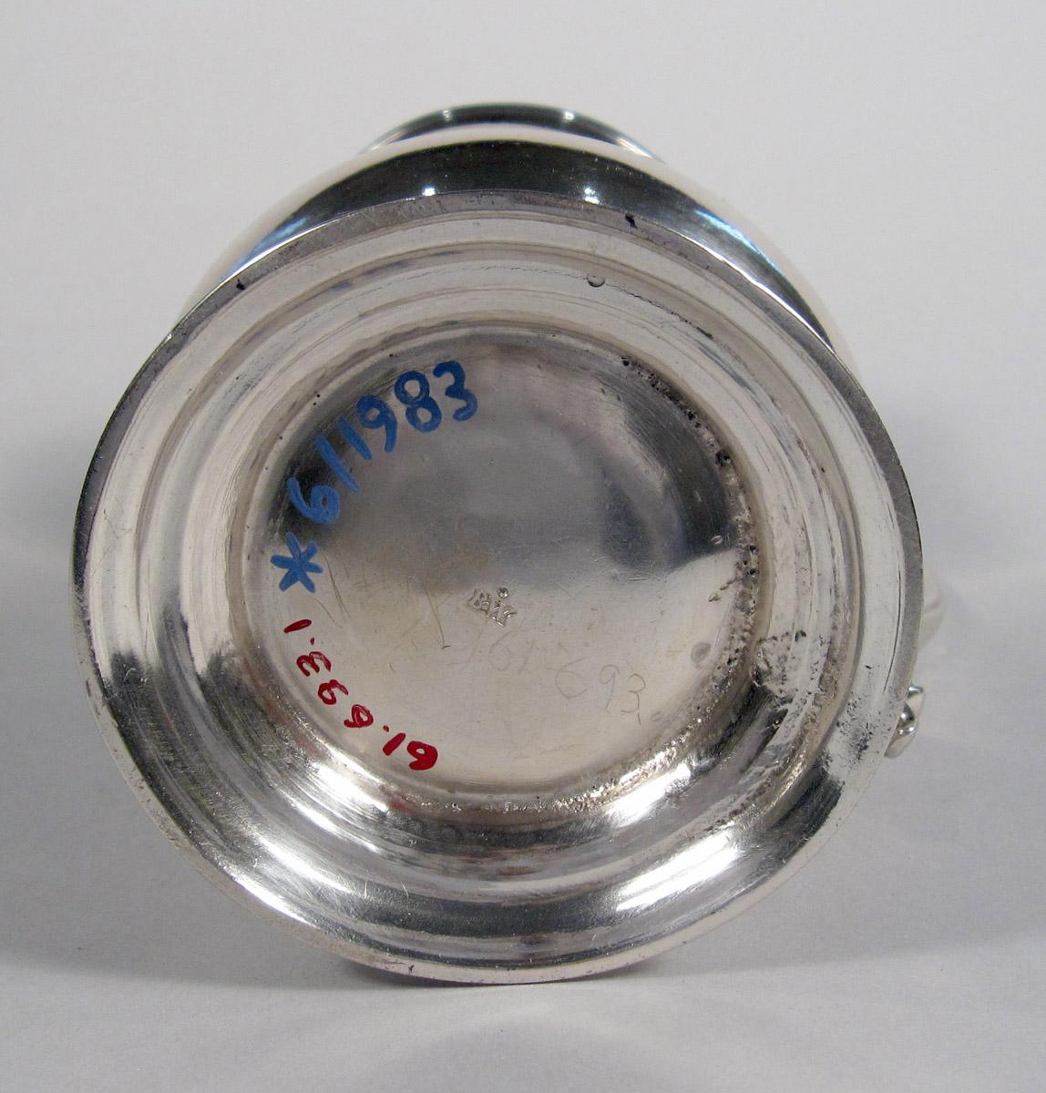 1961.0693.001 Silver Cann underside