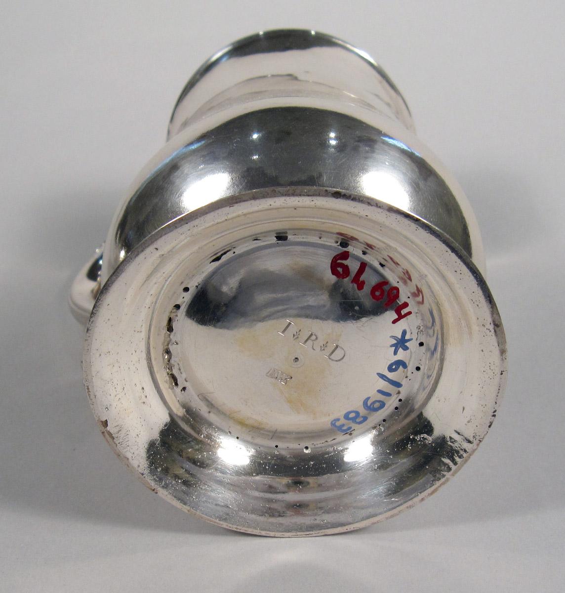 1961.0694 Silver Cann underside