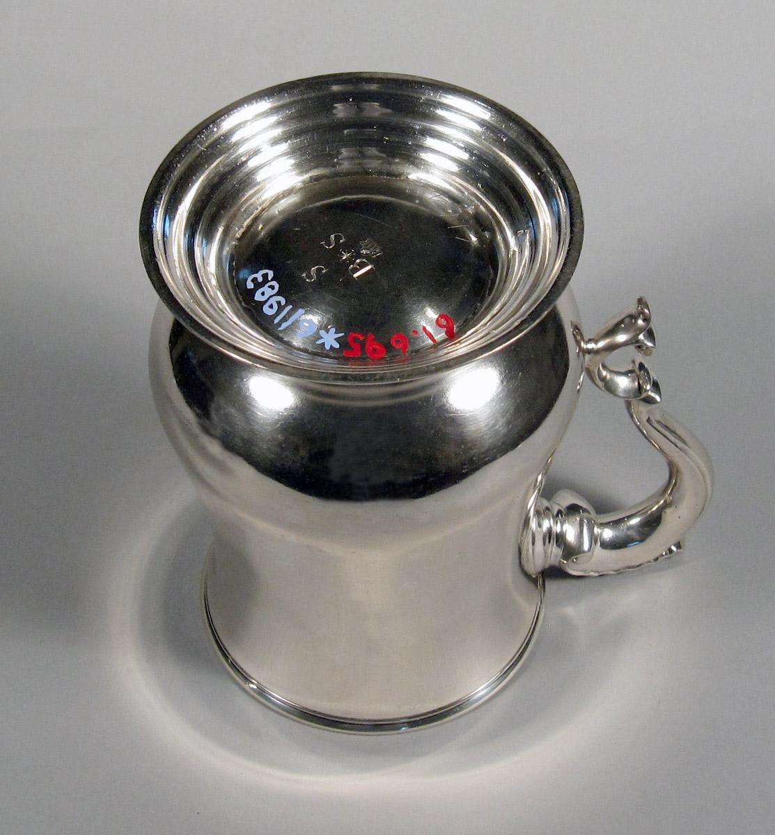 1961.0695 Silver Cann underside