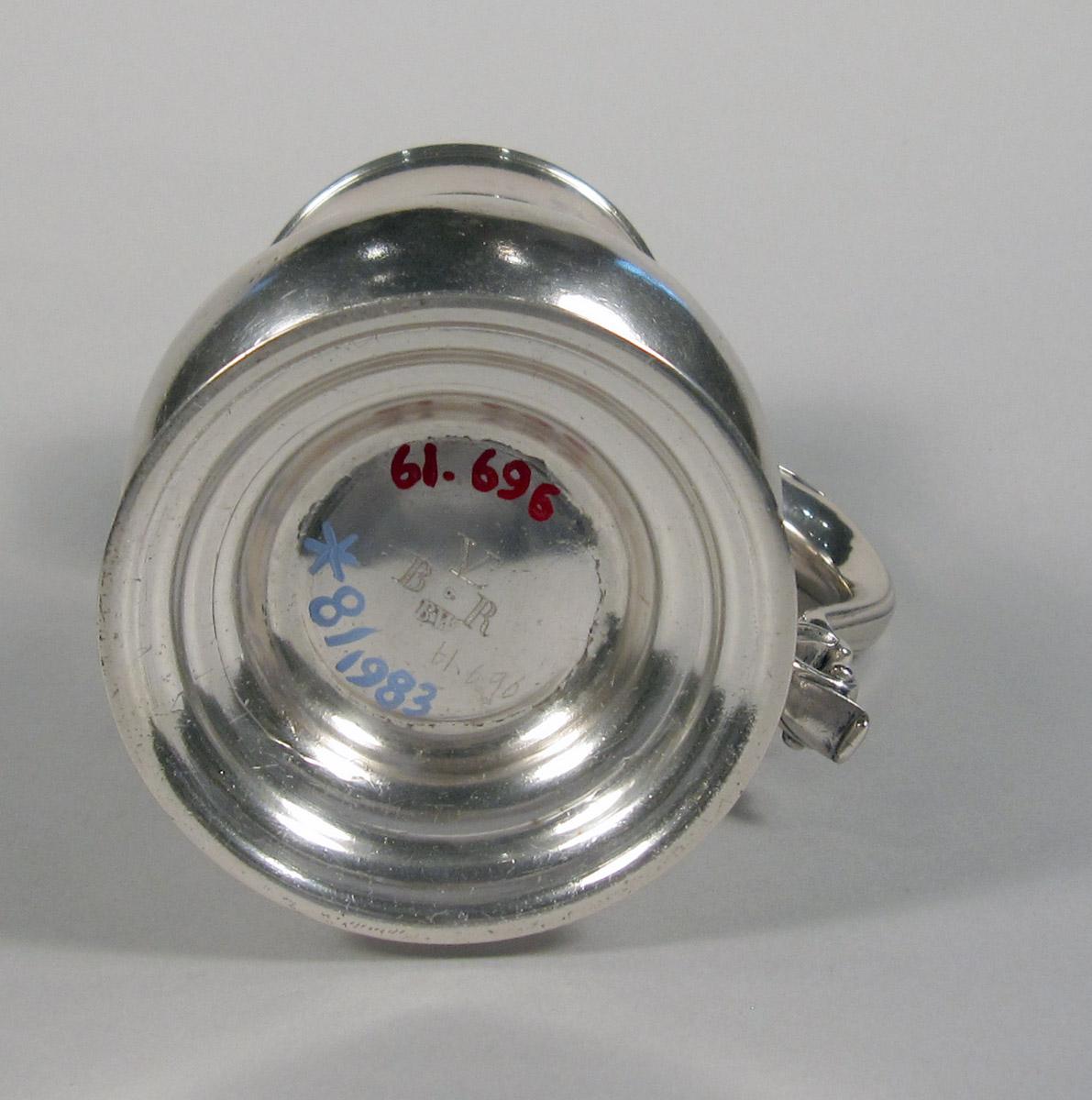 1961.0696 Silver Cann underside