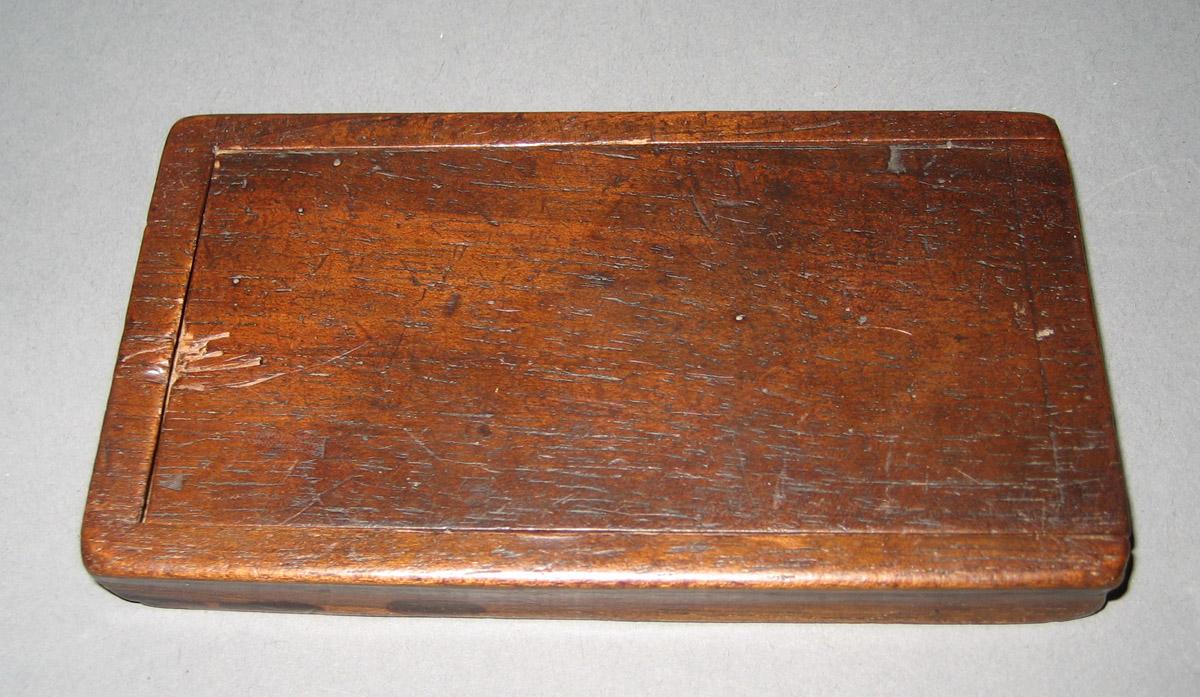 1961.0697 A, B Spectacles Case