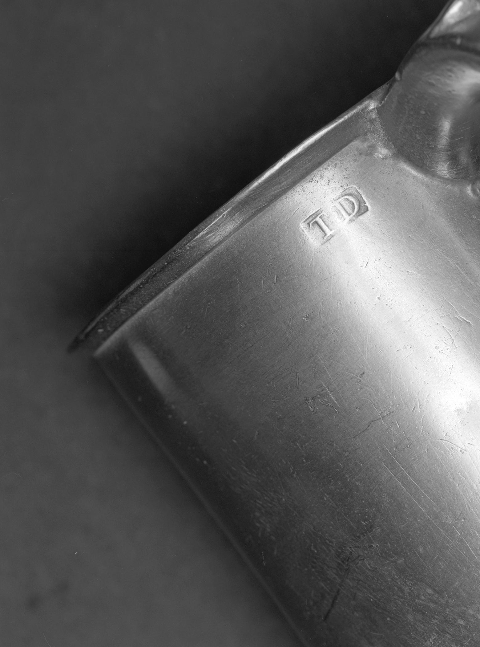 1955.0048.033 Pewter mug (mark)