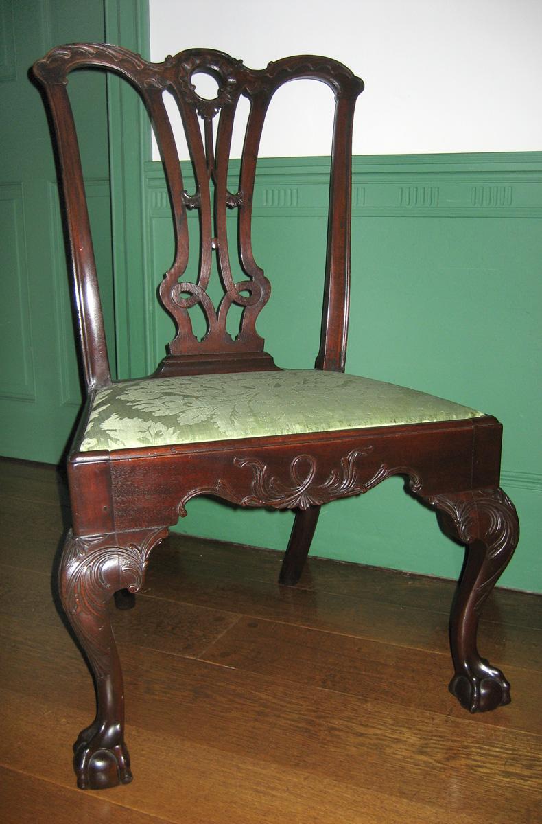 1961.0803.001 chair with 1984.0617.006 slip seat view 1