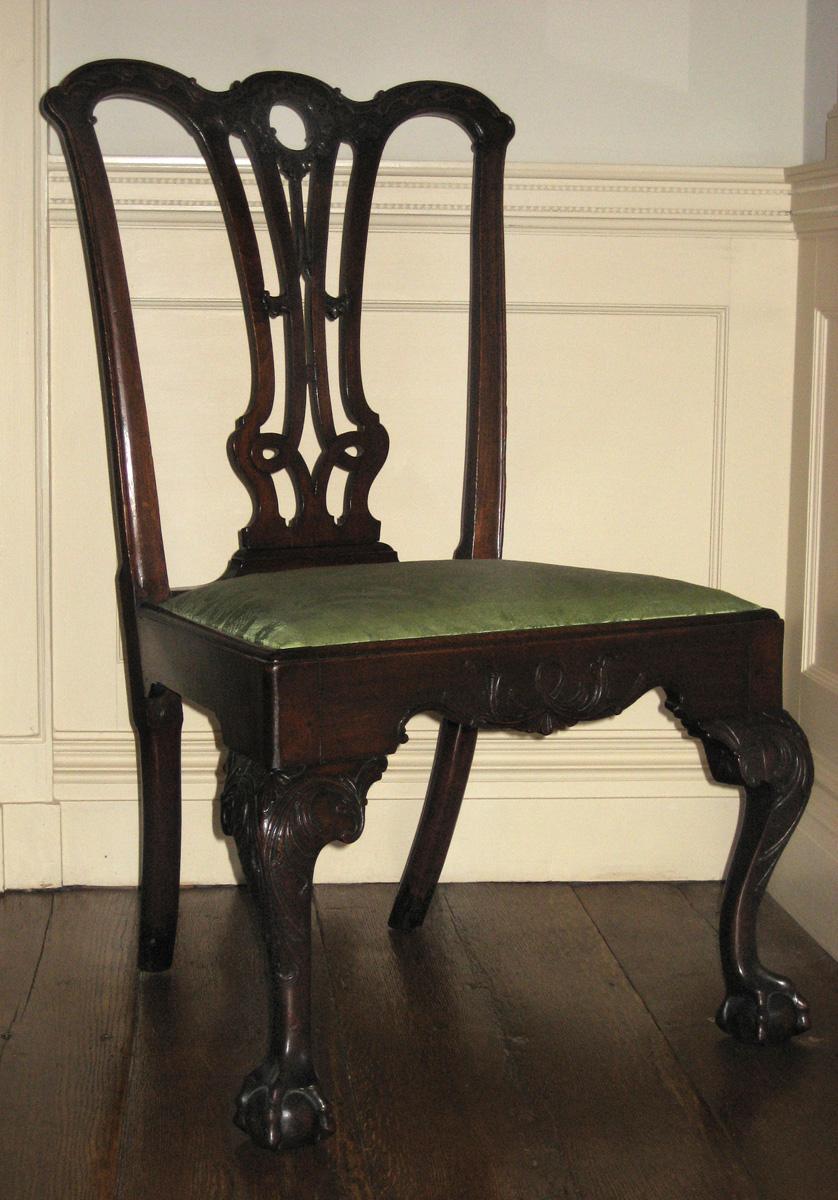 1961.0803.004 chair with 1984.0617.009 slipseat view 1