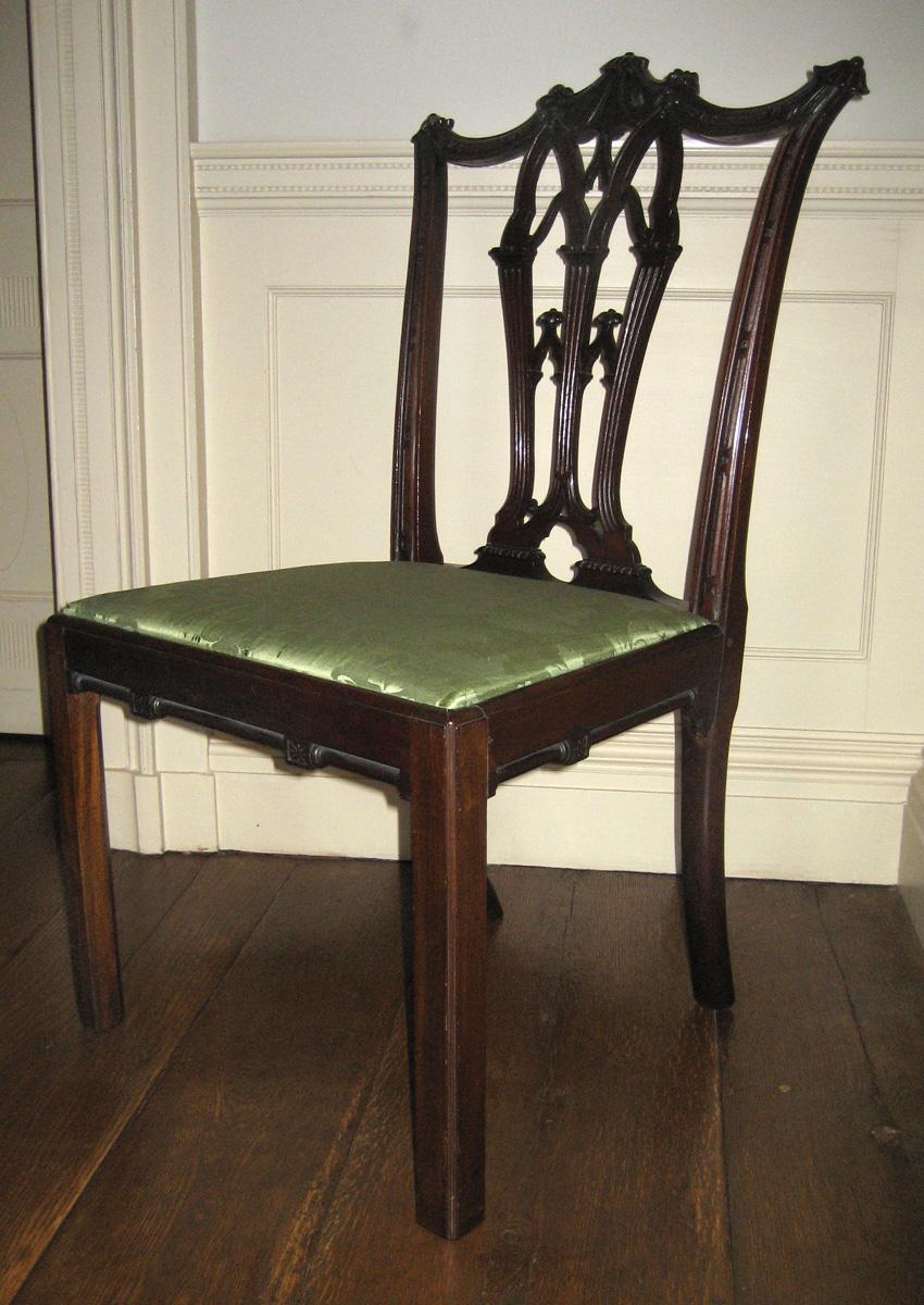 1961.0804.002 chair with 1984.0617.021 slipseat view 2