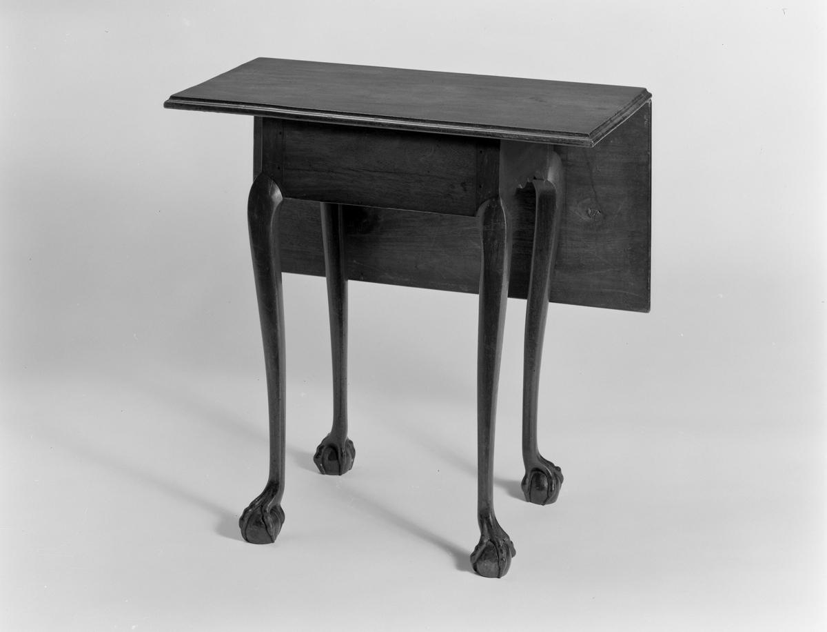 1961.0811 Table, Drop-leaf table