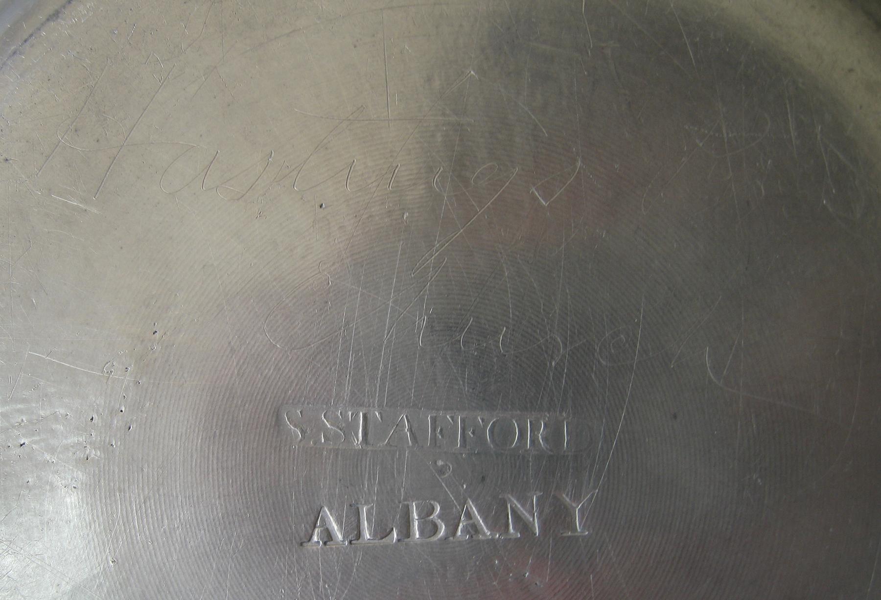 1955.0048.037 Pewter plate (mark)