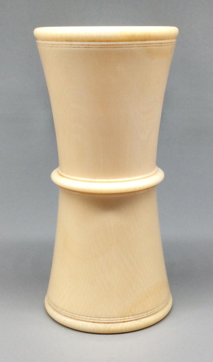 1961.0822.001 Dice cup, view 1
