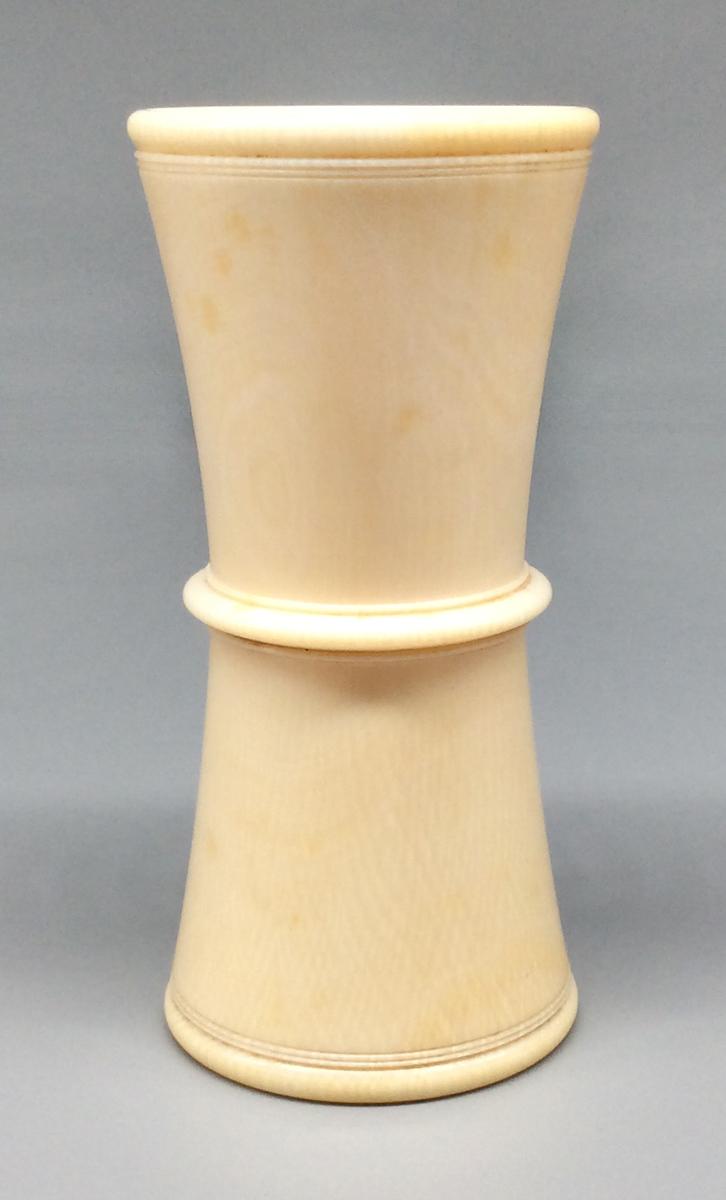 1961.0822.001 Dice cup, view 2