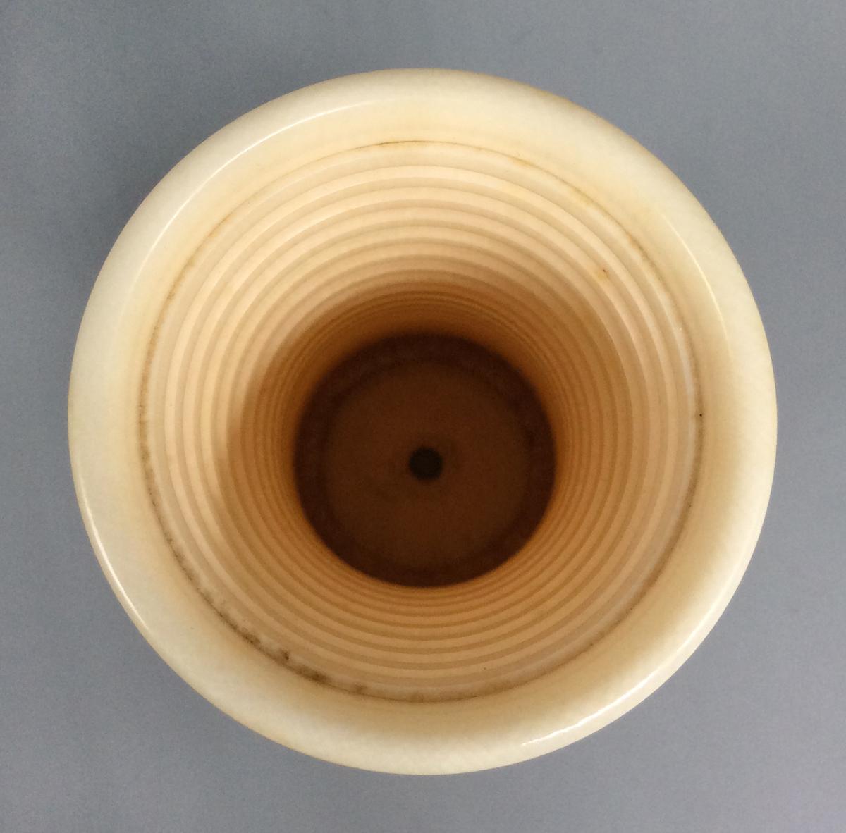 1961.0822.001 Dice cup, view 3