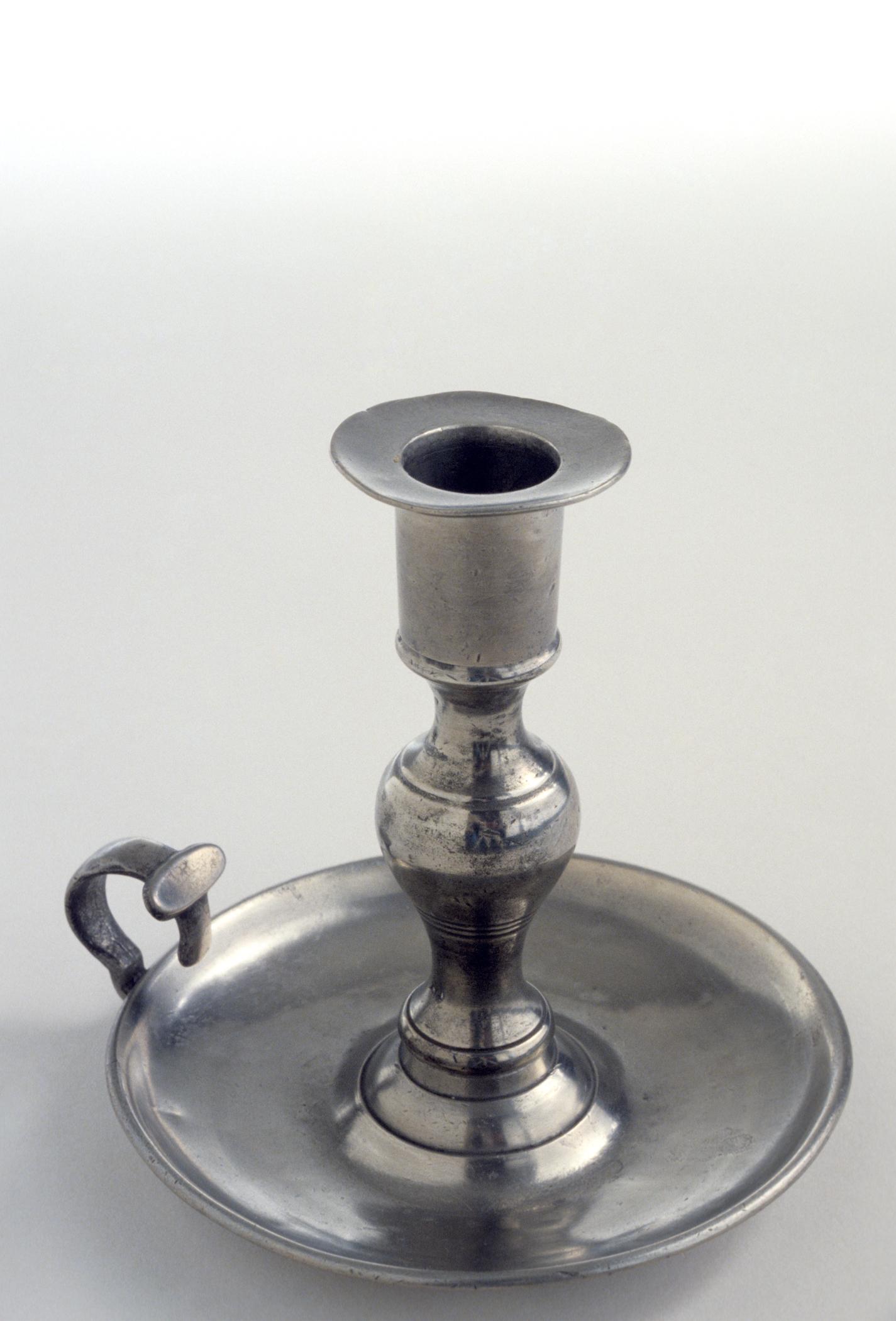 1955.0048.038 Pewter chamberstick