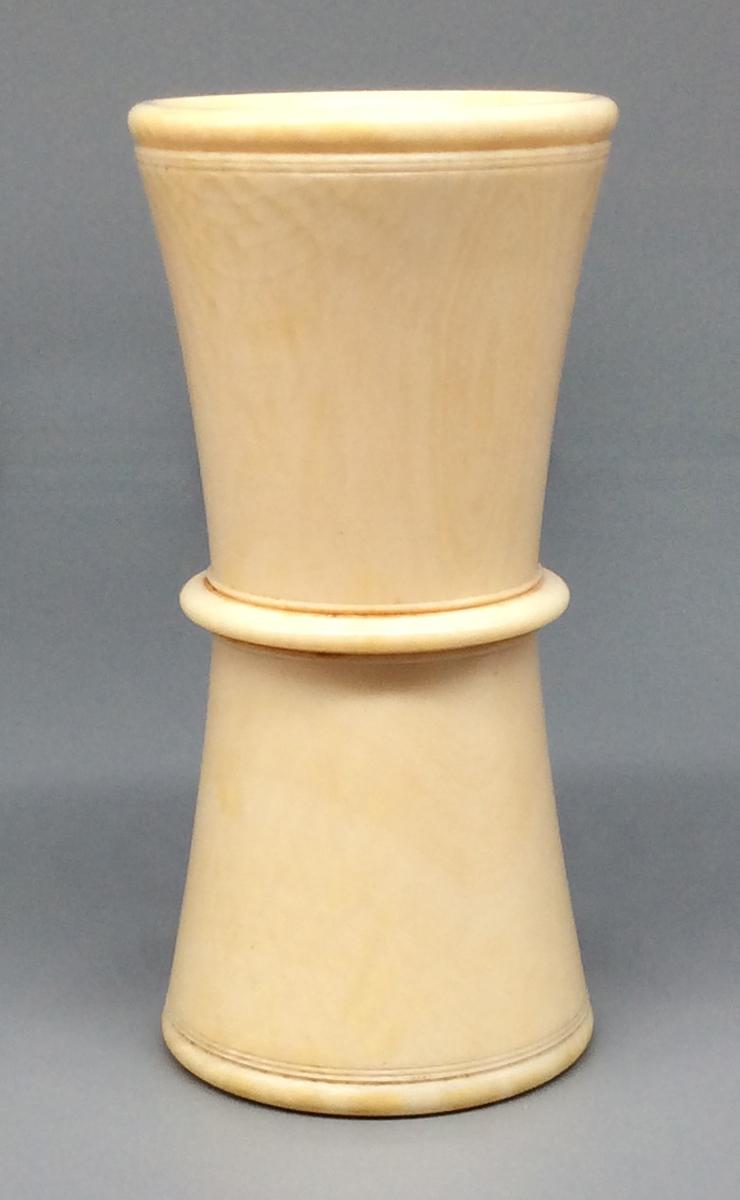 1961.0822.002 Dice cup, view 1