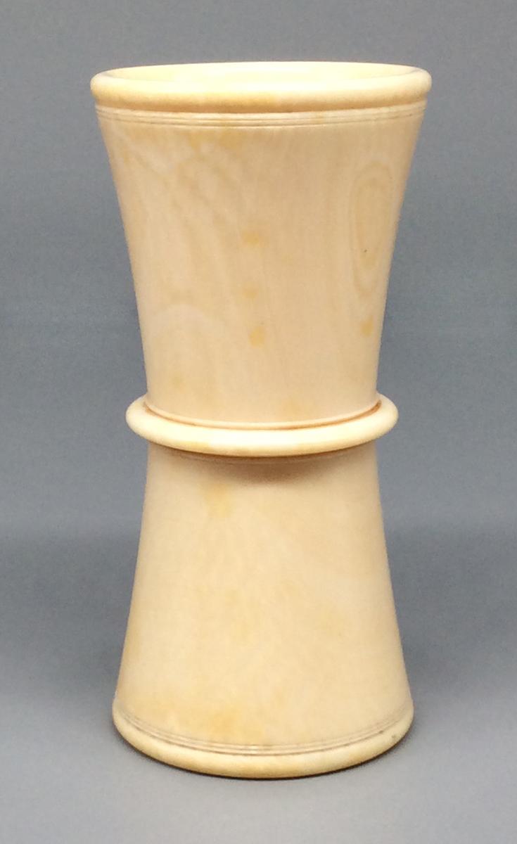 1961.0822.002 Dice cup, view 2