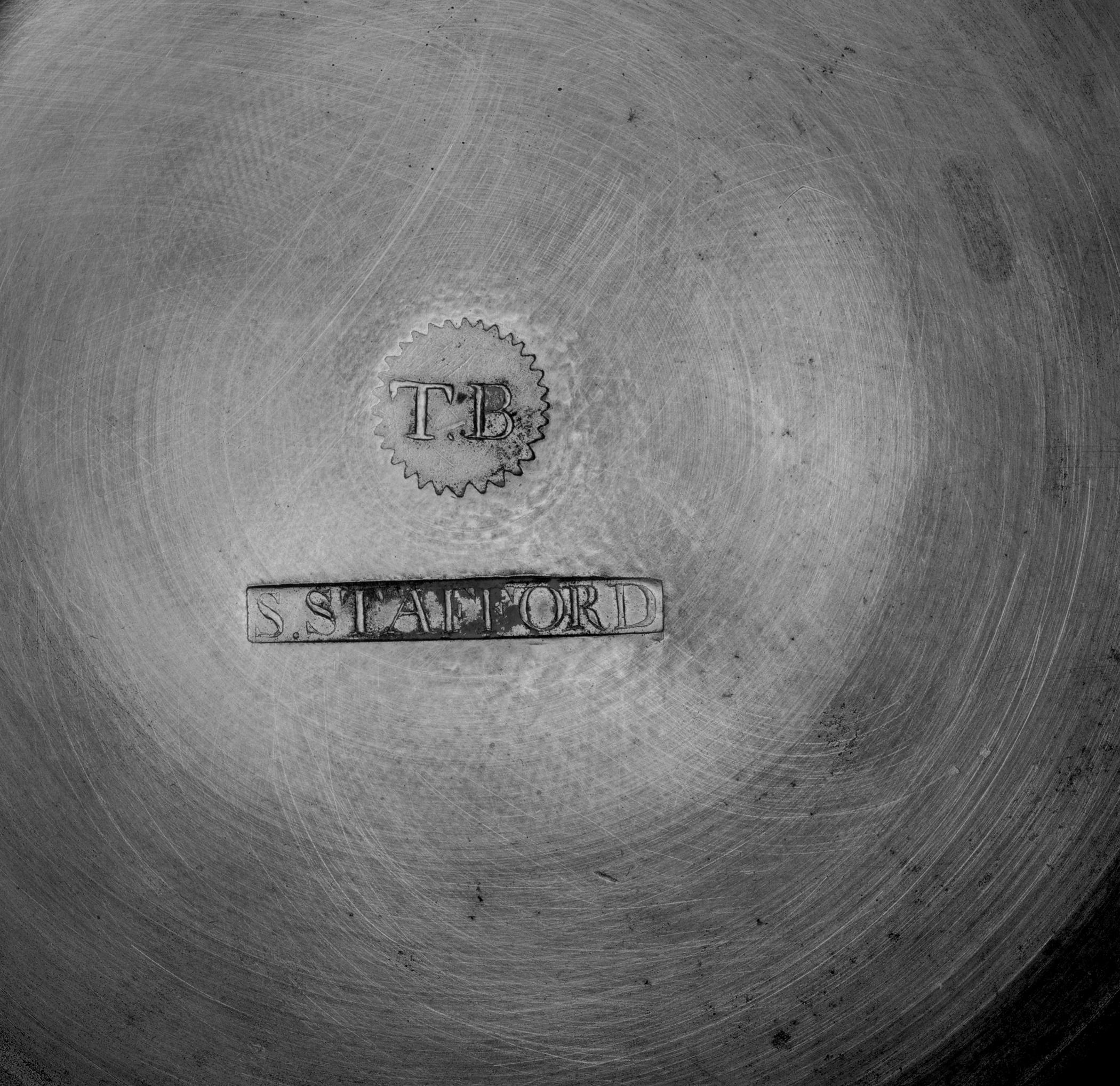1955.0048.041 Pewter flagon (marks)