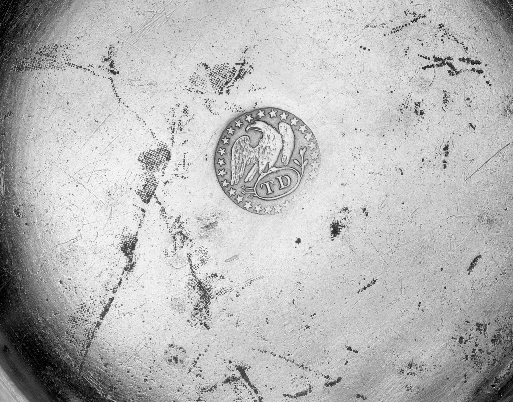 1955.0048.048 Pewter plate (mark)