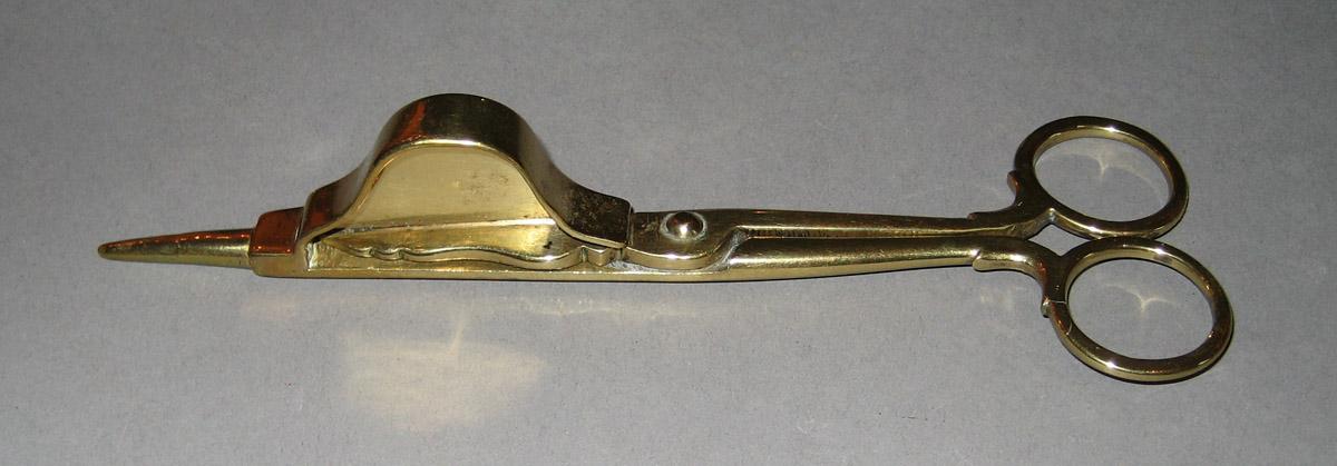 1961.0832 A Snuffer