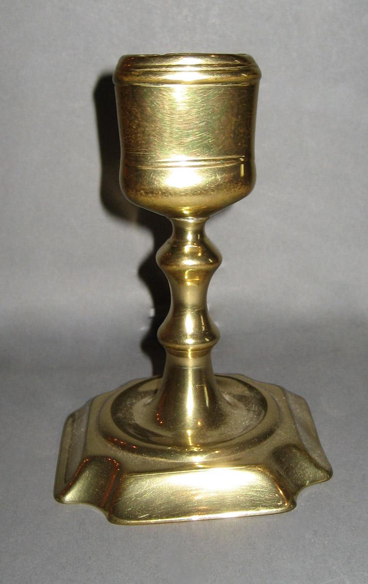 1961.0832 B Snuffer Stand