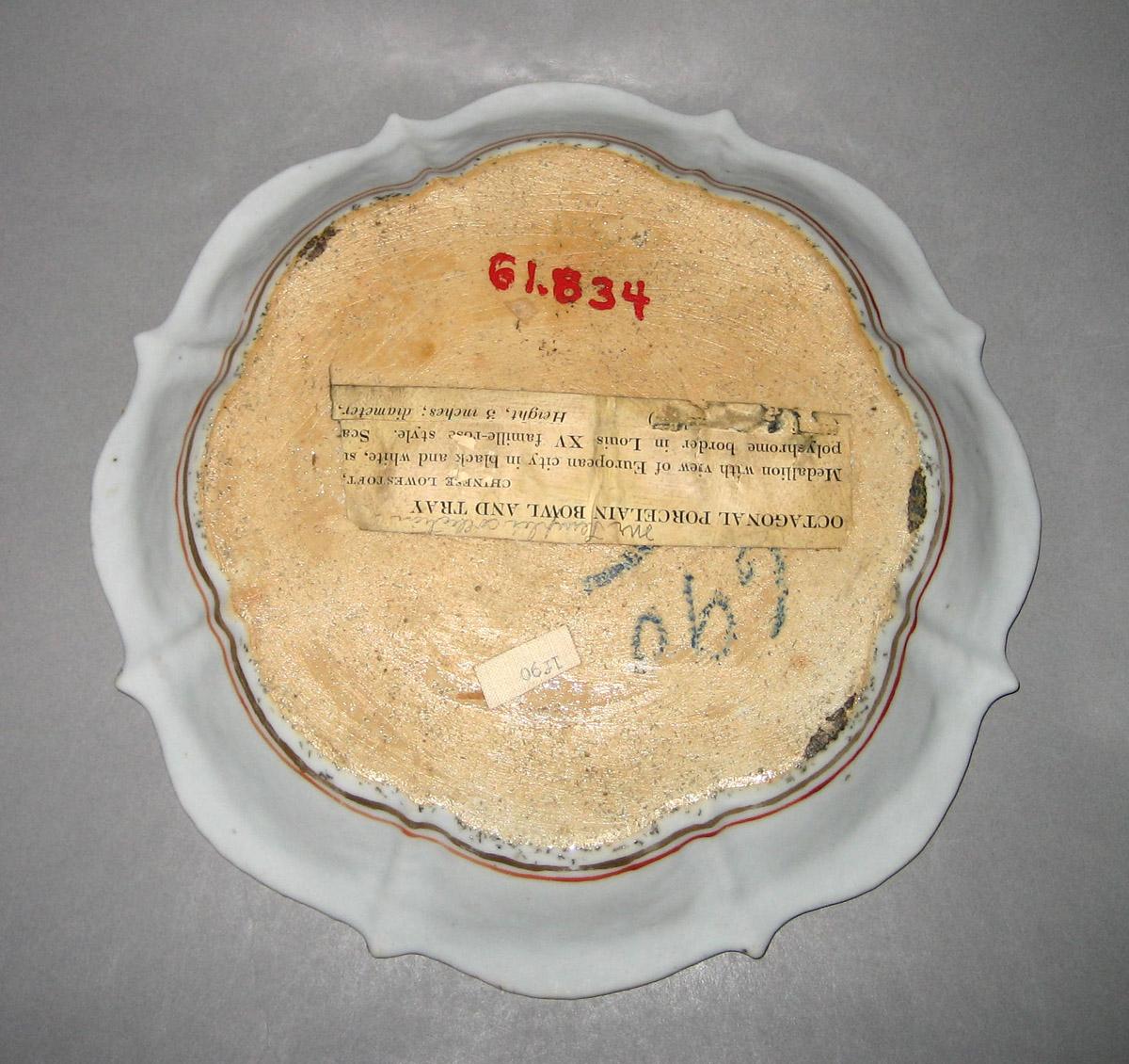 1961.0834 Porcelain Dish underside
