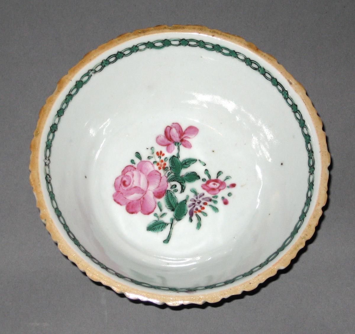 1961.0835.002 Porcelain dish or patty pan