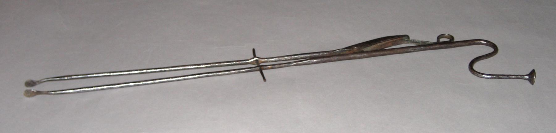 1961.0847 Tongs