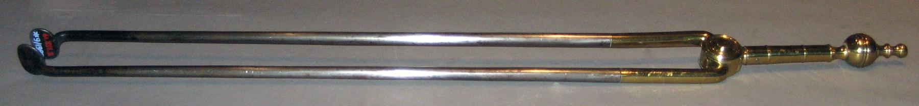 1961.0851.002 Tongs