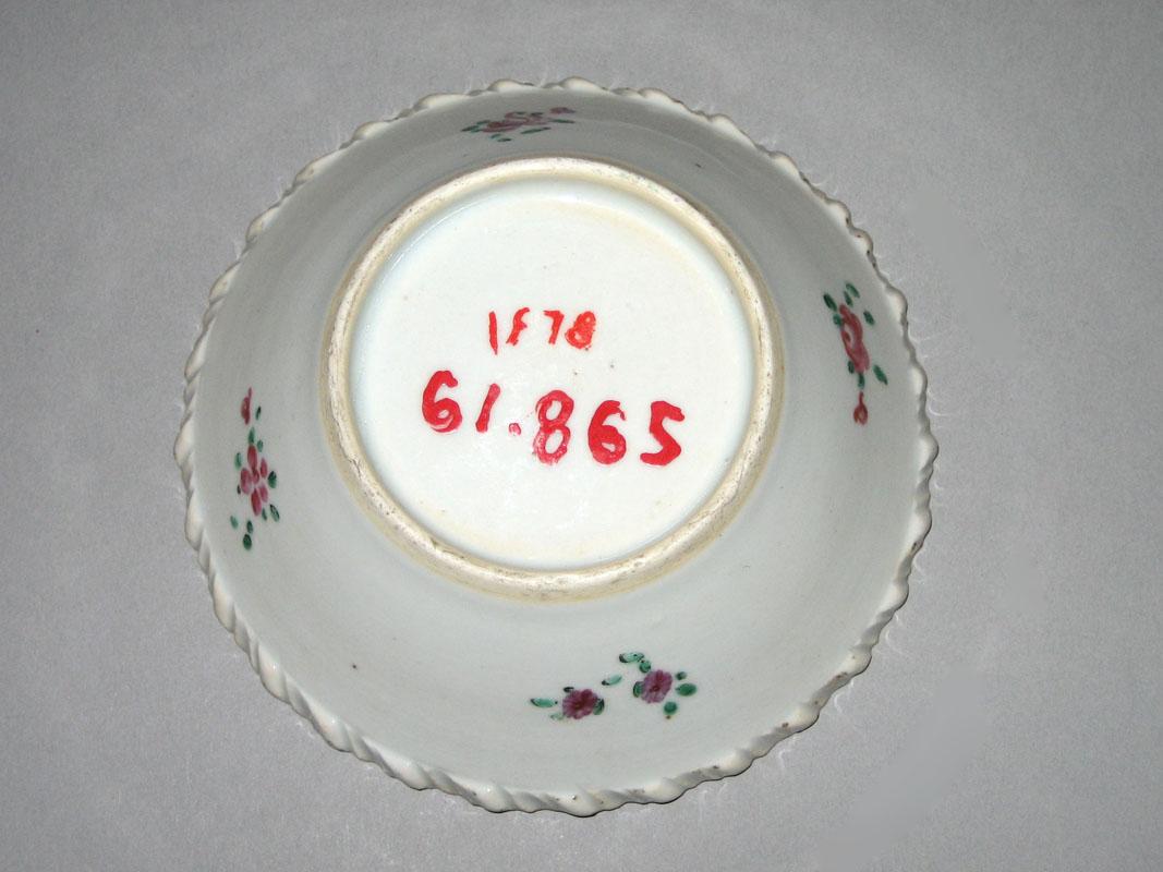 1961.0865 Dish underside