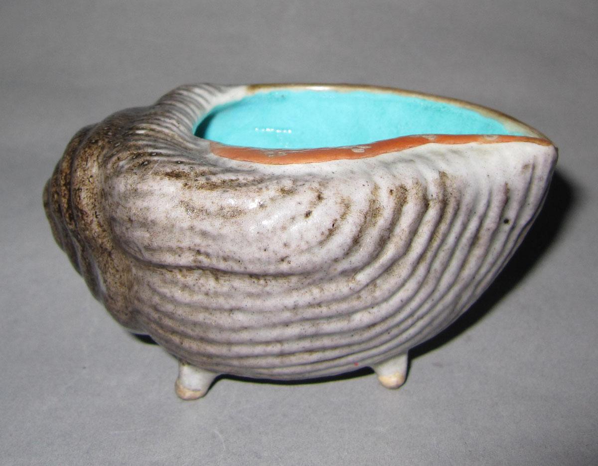 1961.0867.001 Porcelain shell dish
