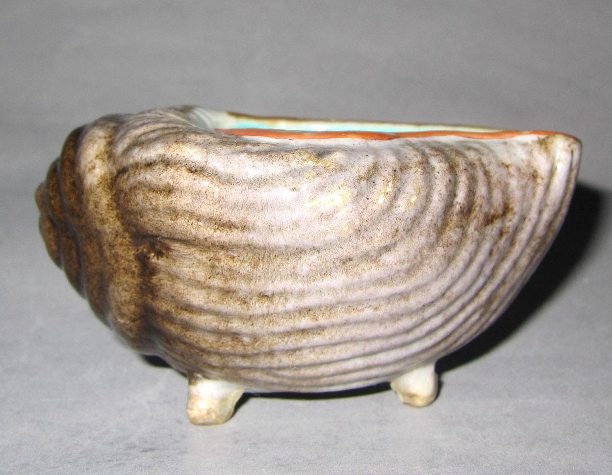 1961.0867.002 Porcelain shell dish