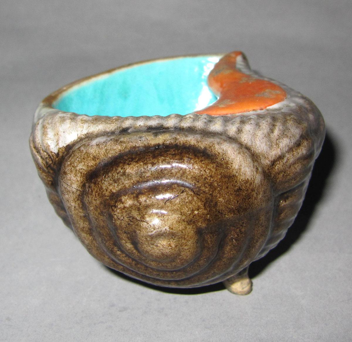 1961.0867.002 Porcelain shell dish front
