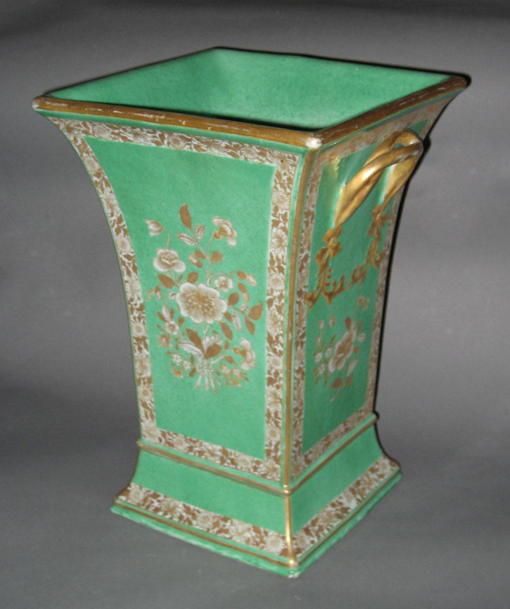 1961.0871.002 Chinese porcelain vase