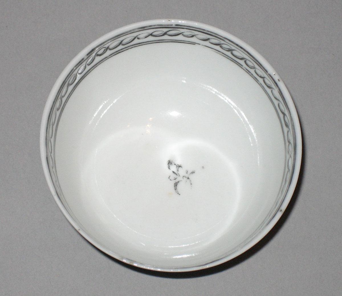 1961.0875.001 A Porcelain teabowl top