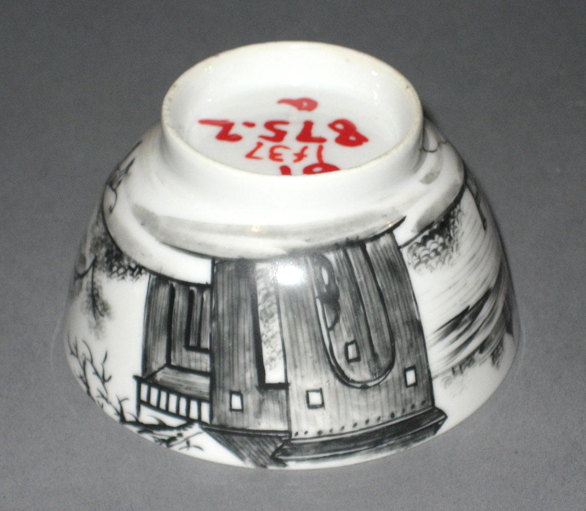 1961.0875.002 A Chinese porcelain teabowl bottom