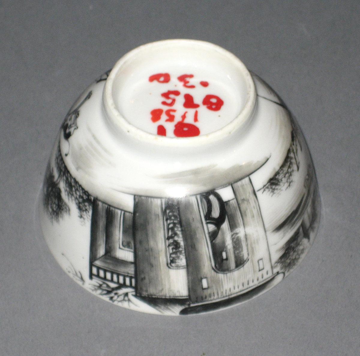 1961.0875.003 A Chinese porcelain teabowl bottom